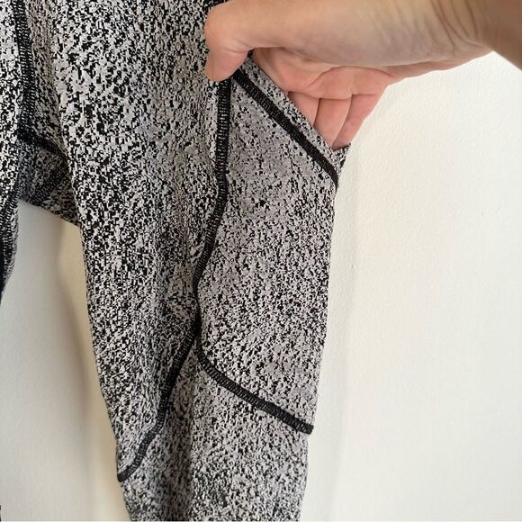 Lululemon Outrun Tight Power Luxtreme Spray Jacquard White Black Leggings - Picture 7 of 10